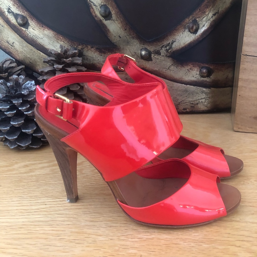 BCBG tangerine patent leather heels size 37